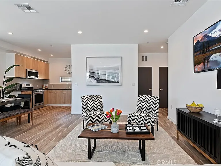 13538 Vanowen St #4 — Photo 10