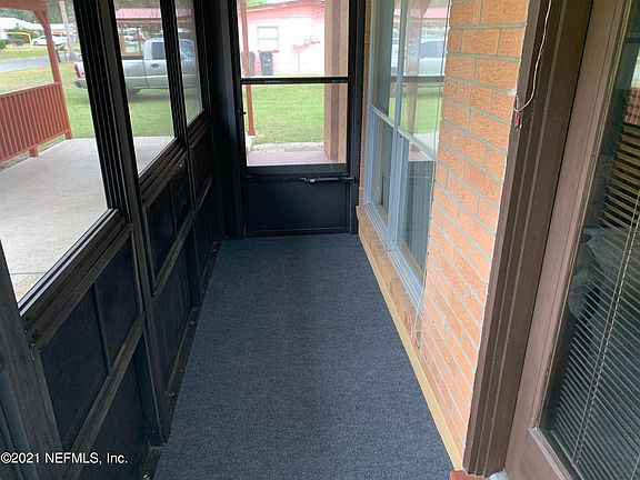 4th image of 130 River Dr E