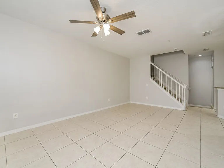 2460 Grand Central Pkwy #9 — Photo 8