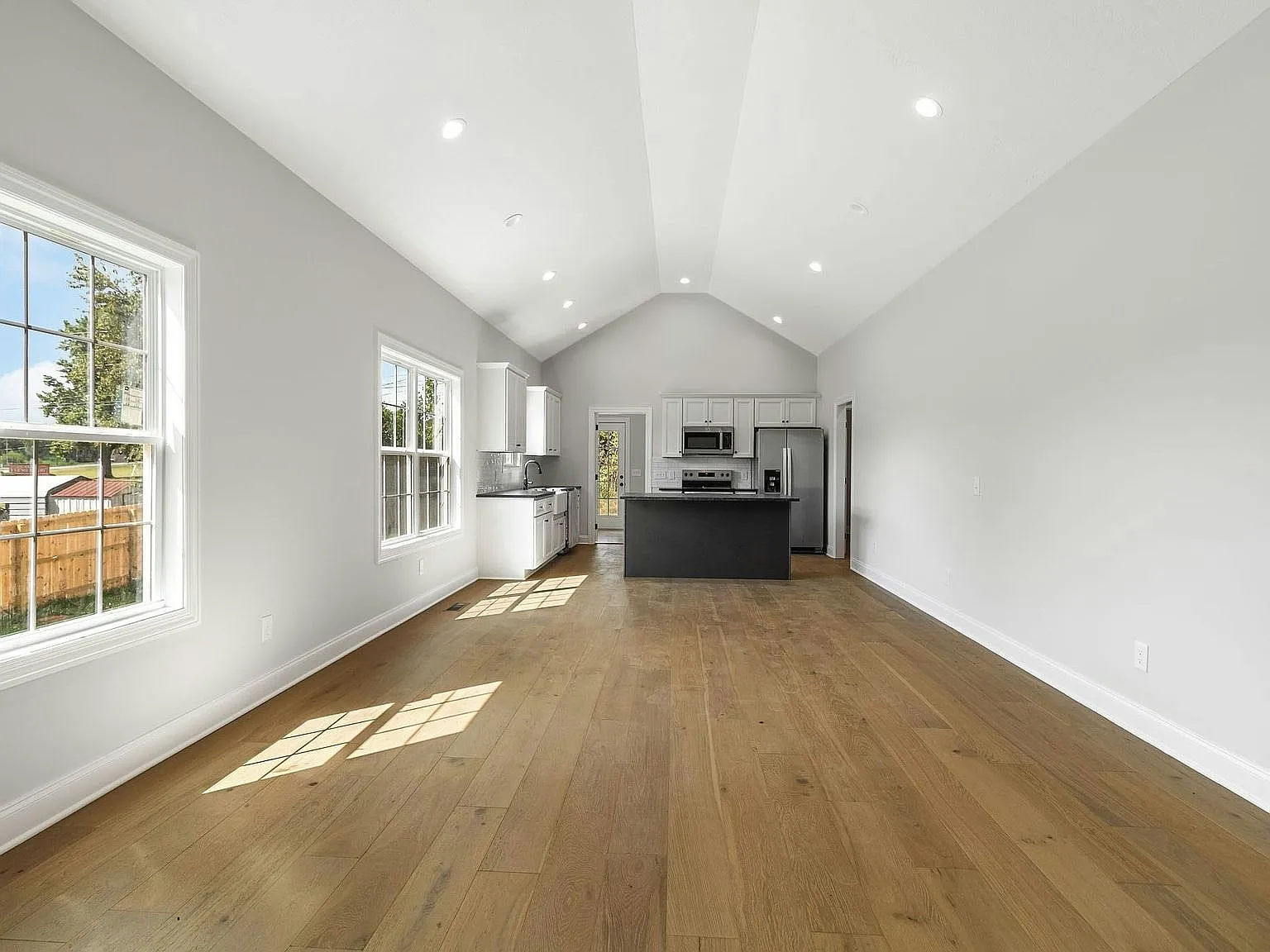 303 Lee Lane — Photo 3