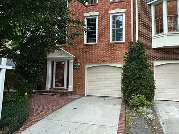 1715 Dogwood Dr, Alexandria, VA 22302