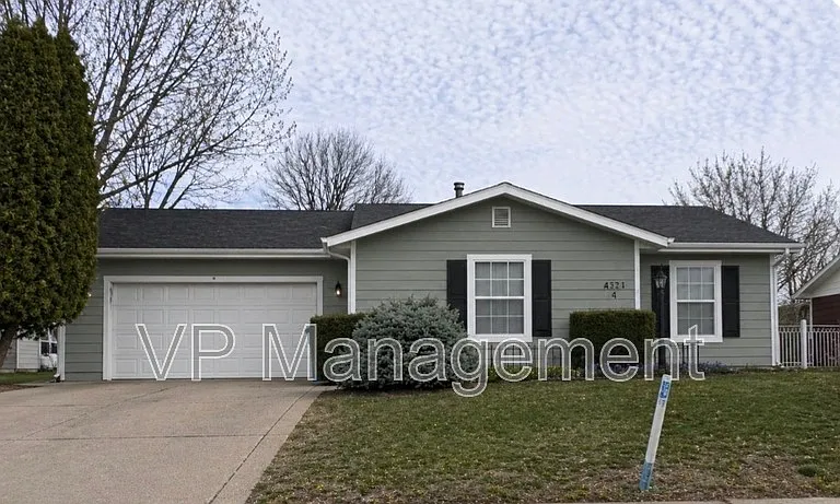 4547 Main St — Photo 1