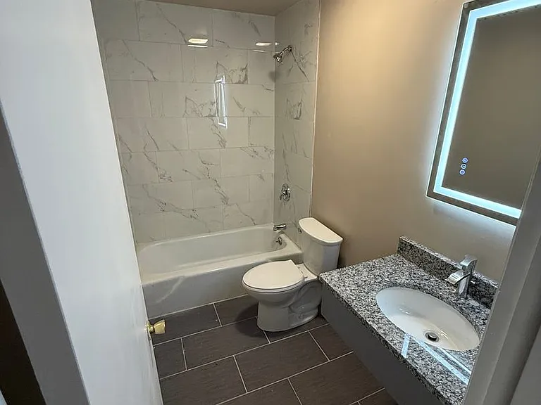 2415 Paradise Blvd — Photo 4