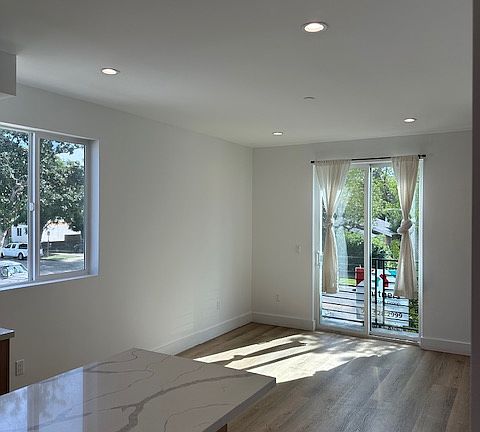 3rd image of 14247 Sylvan St #A