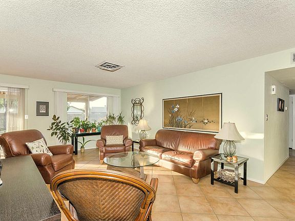 3rd image of 1445 E Chilton Dr