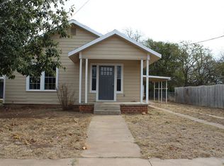 1815 S Concho St, Coleman, TX 76834