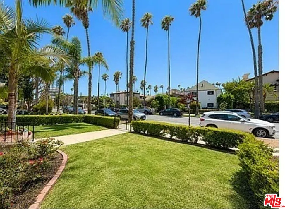 2 bed, 1.0 bath, 1100 sqft, $6,000 — Photo 3