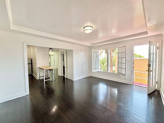 3rd image of 3965 Cumberland Ave