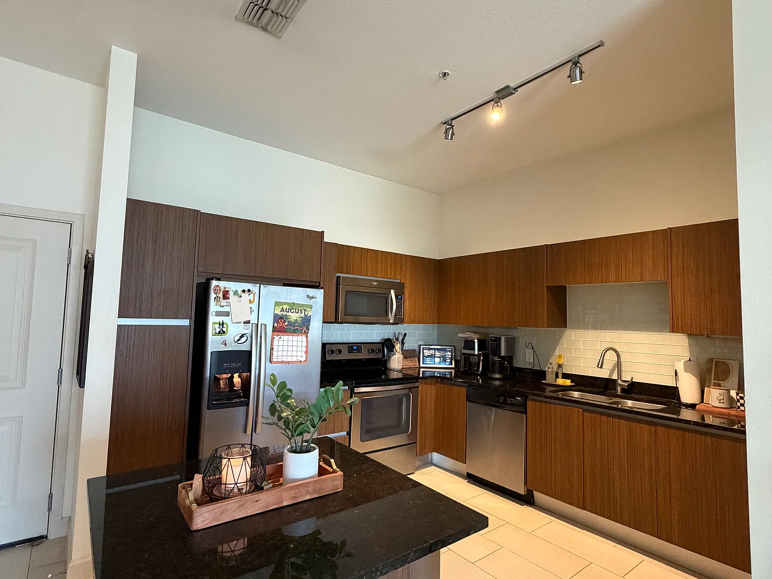 2 bed, 1083 sqft, $2,849 — Photo 3