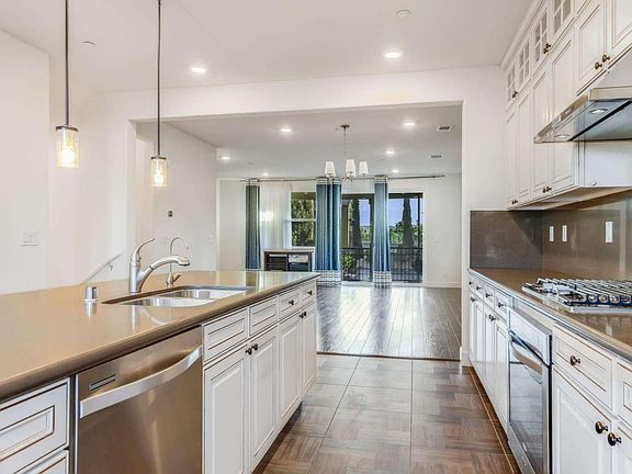 5th image of 1791 Lucretia Ave
