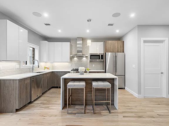 5th image of 55 Knox Ave