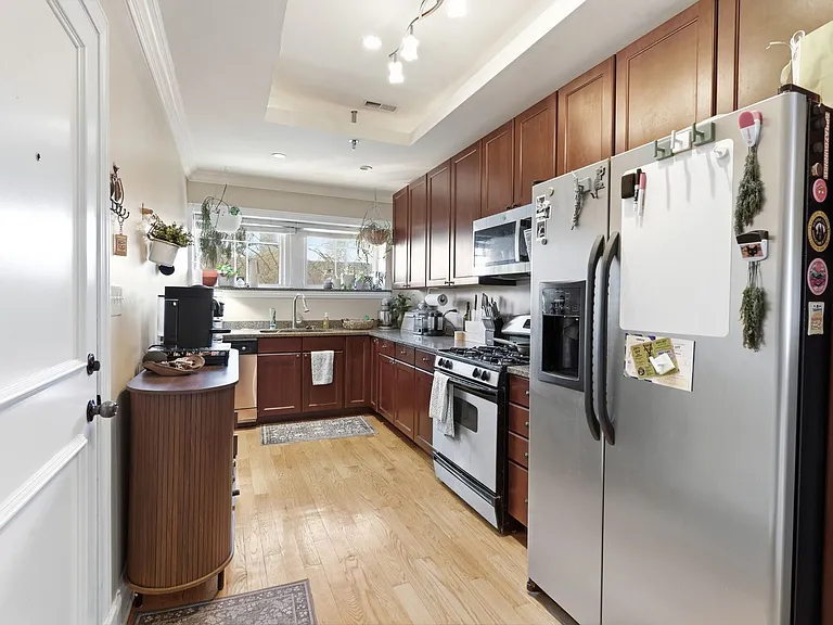 Hinman Court Condos — Photo 34