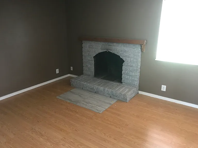 1124 Irvington Dr — Photo 4