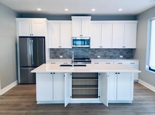 9064 Ironwood Ct, Lincoln, NE 68520
