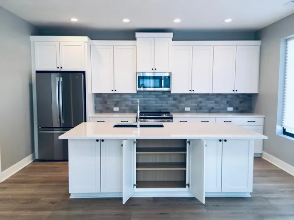 9064 Ironwood Ct, Lincoln, NE 68520