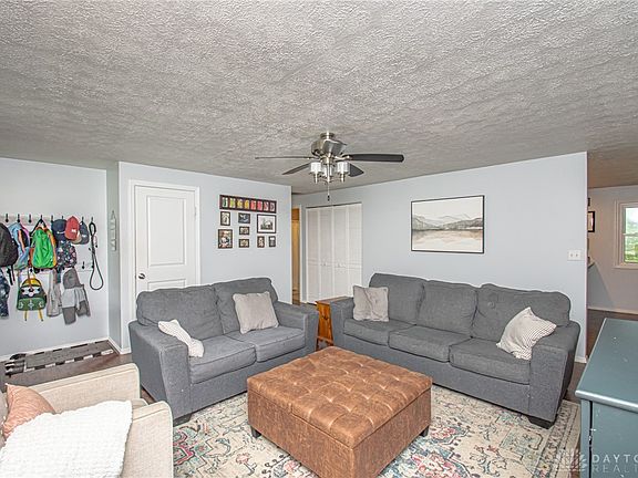 3rd image of 75 Graywood Ct
