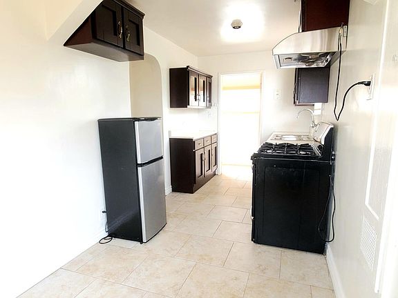 3rd image of 432 Dewey Ave