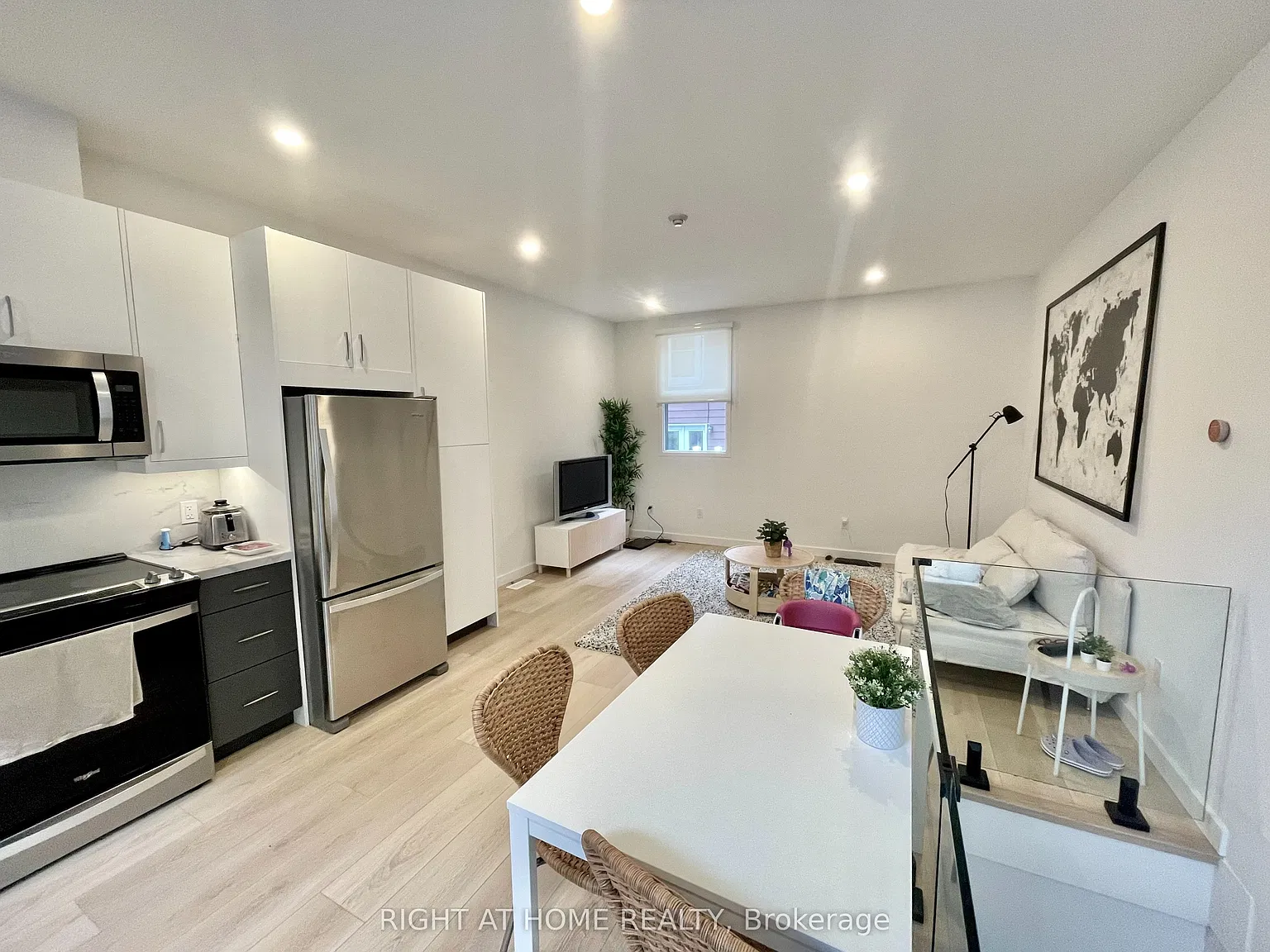 2 bed, $3,100 — Photo 1