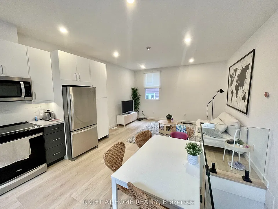 367 Howland Ave #5
