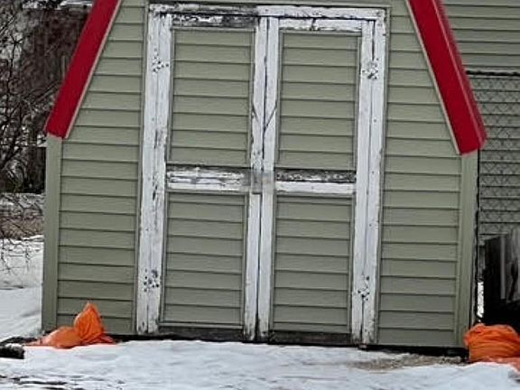3rd image of 119 Pearl St