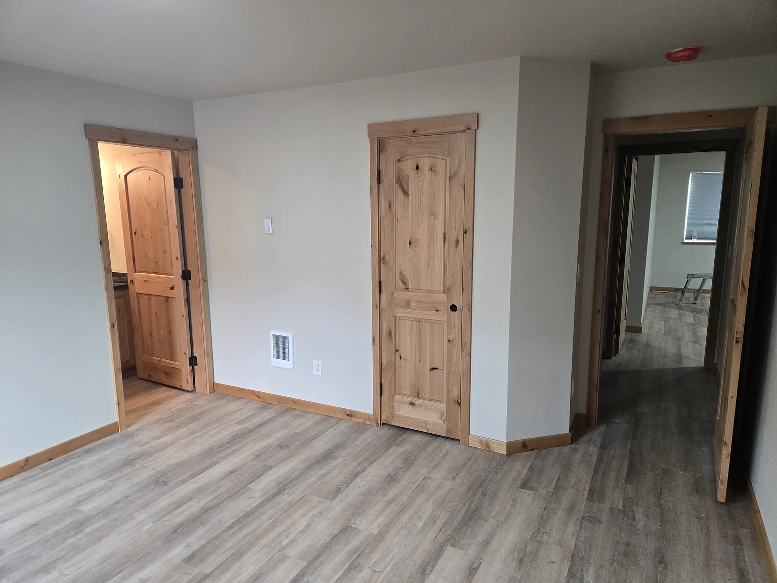 3 bed, 1100 sqft, $2,000 — Photo 4