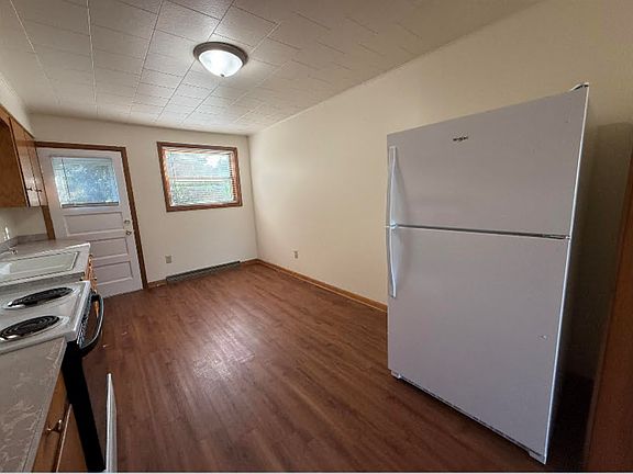 5th image of 437 W Mill St Unit 3