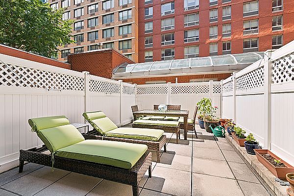 1st image of 555 W 23rd St APT N3q