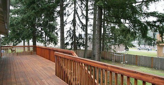Great size-entertaining deck