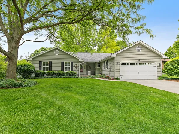 19 Greenridge Rd, Elgin, IL 60120