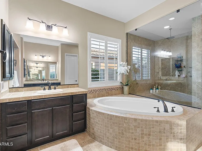 3781 E Chestnut Ln — Photo 36