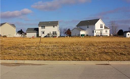 2nd image of 904 8th St