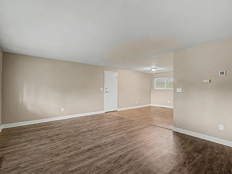 4606 Winchester Dr — Photo 2