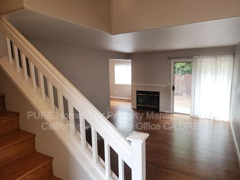 3 bed, 2.0 bath, 1301 sqft, $3,500 — Photo 3