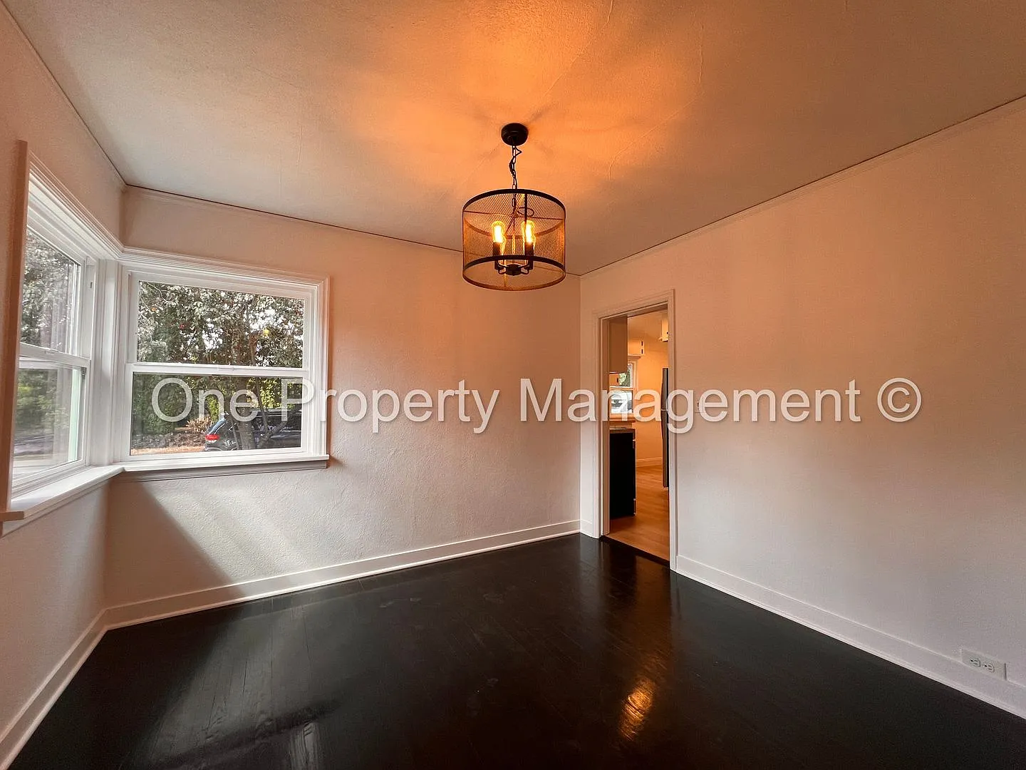 Renovated 3+ Bedroom Charmer Near Downtown — Photo 4