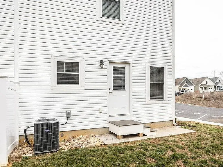 2664 Greenport Dr — Photo 28
