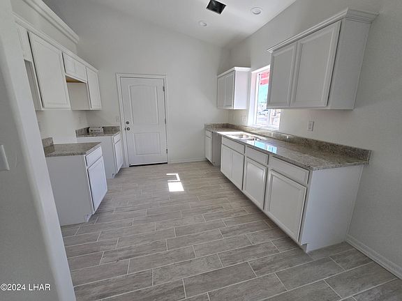 2nd image of 2422 Louise Ave