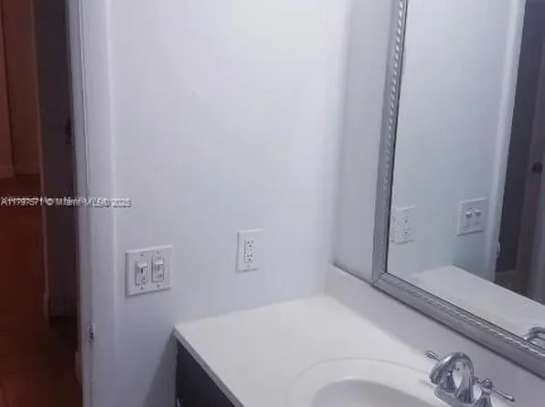 15600 NW 7th Ave APT 319, Miami, FL 33169