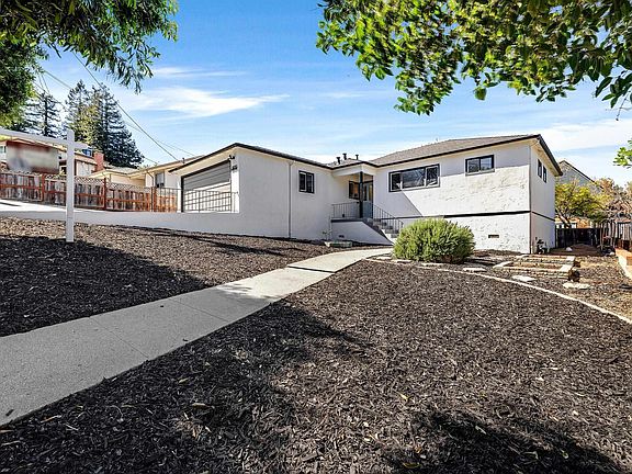 3rd image of 18595 Laredo Rd