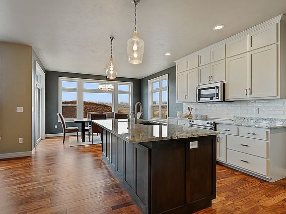 2nd image of 2758 Creekwood Cir