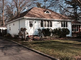 615 Harrison Dr, Centerport, NY 11721