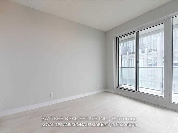 2nd image of 2221 Yonge St #5107