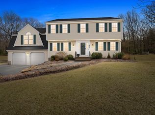 39 Chamberlain Rd, Uxbridge, MA 01569