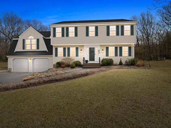 39 Chamberlain Rd, Uxbridge, MA 01569