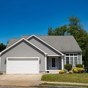 38 Apple Tree Ln, New Bedford, MA, 02740