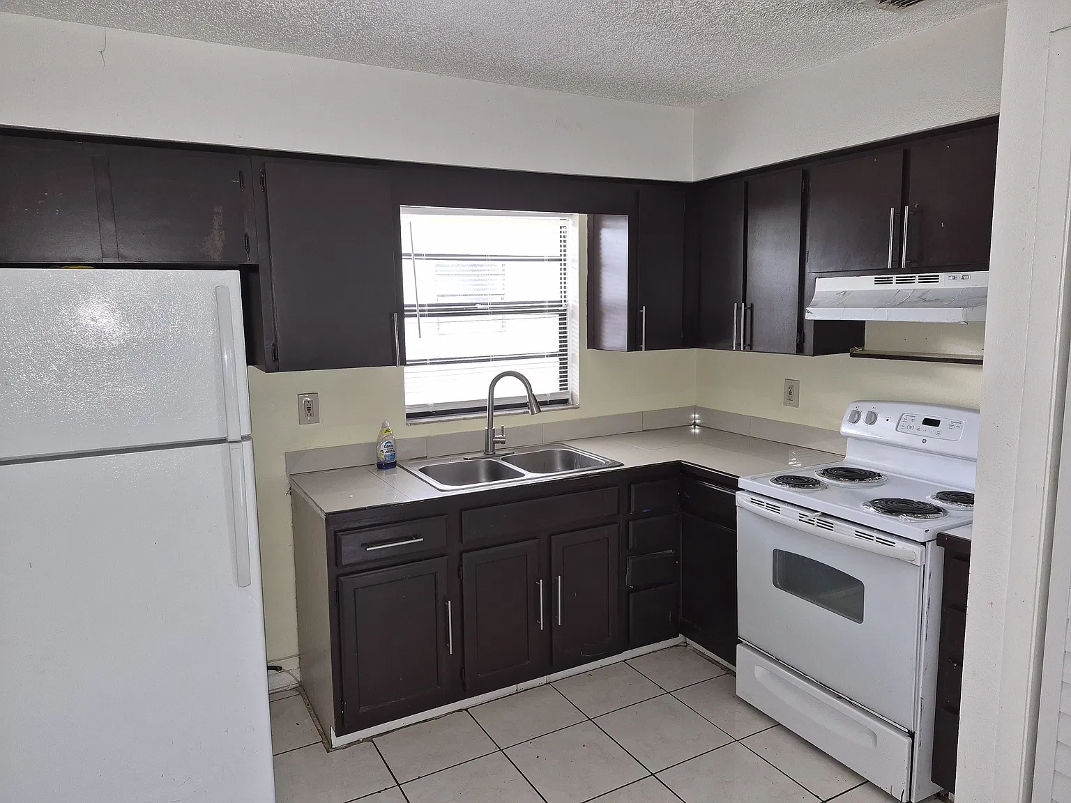 2 bed, 909 sqft, $1,650 — Photo 2