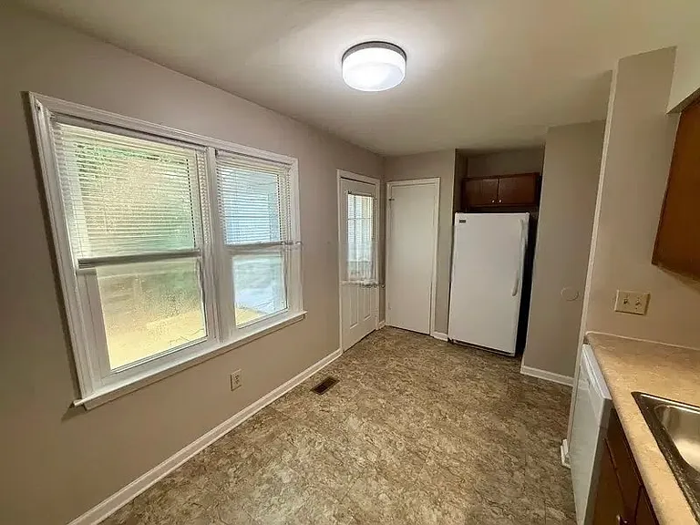126 S Atley Ln #MAIN — Photo 2