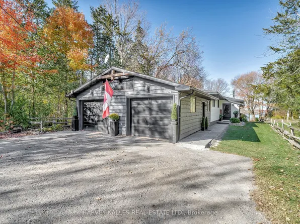 12130 Loyalist Pkwy, Prince Edward County, ON K0K 2T0