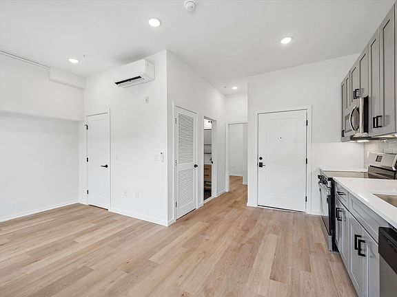 3rd image of 627 N 16th St #201