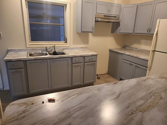 PASS-THROUGH TO KITCHEN