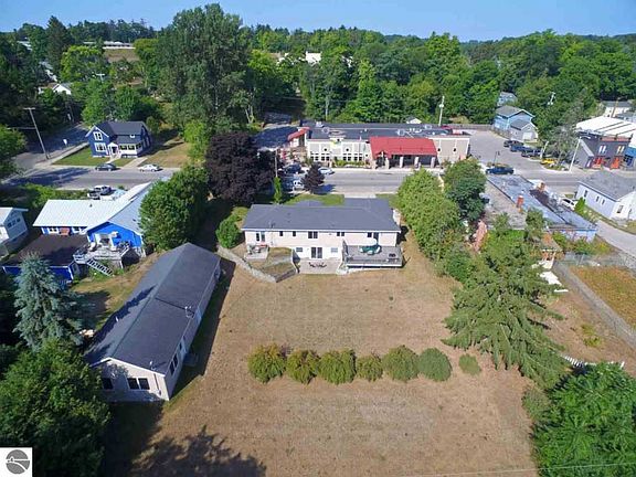 5th image of 117 Waukazoo St